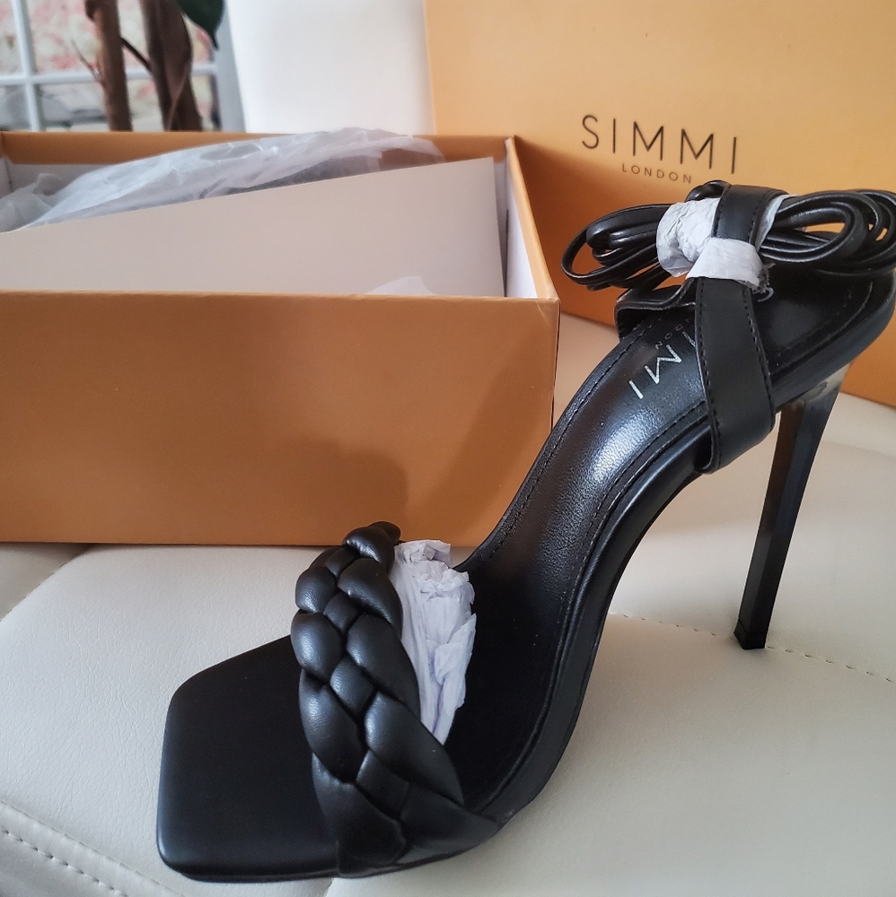Heels - Picture 3 of 4